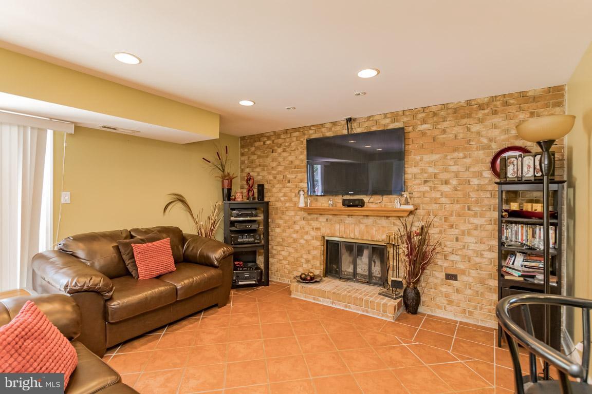 5 Vicky Court Baltimore, MD 21236 - Photo 21 of 30 Family room