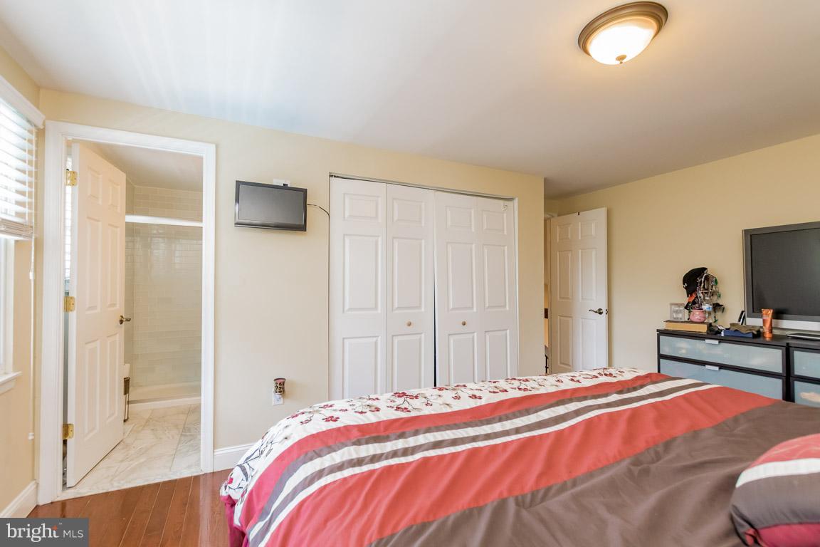 5 Vicky Court Baltimore, MD 21236 - Photo 23 of 30 W Updated Master Bath