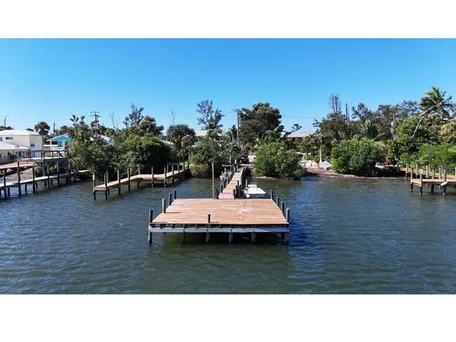 a black and white photo of a room
