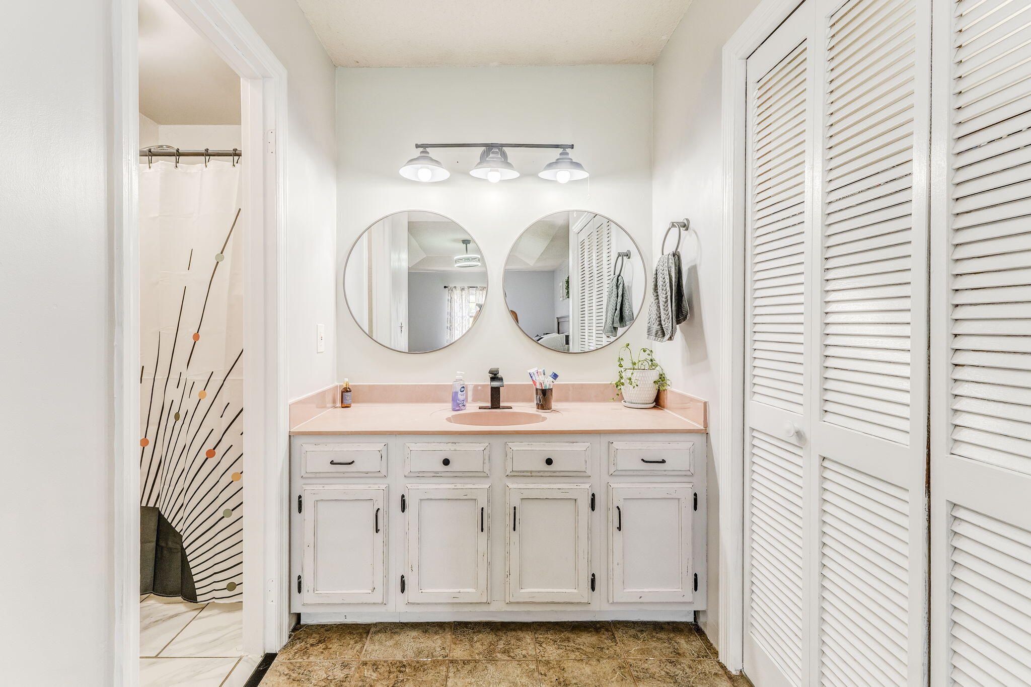 15 Pine Street Ringgold, GA 30736 - Photo 19 of 27 Master bath 1 15