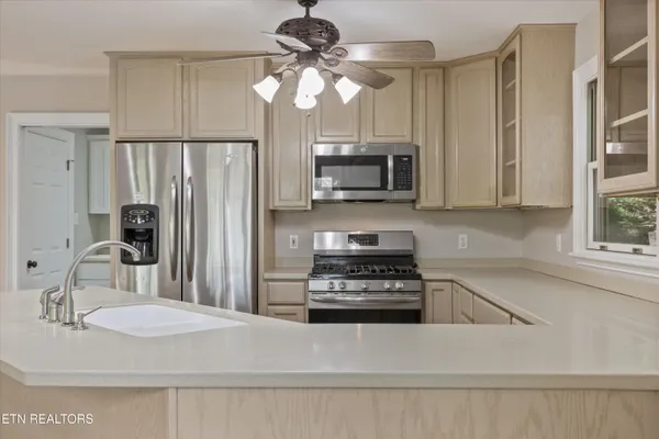 $849,400 | 865 Stonegate Way, Townsend, TN 37882