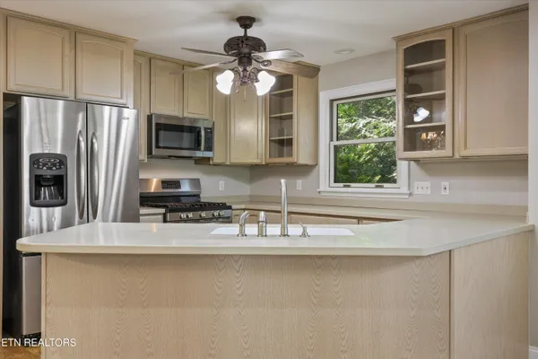 $849,400 | 865 Stonegate Way, Townsend, TN 37882