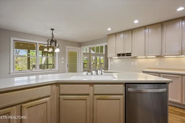 $849,400 | 865 Stonegate Way, Townsend, TN 37882