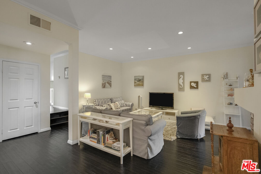 8171 Racepoint Drive, Unit 104 Huntington Beach, CA 92646 - Photo 4 of 31