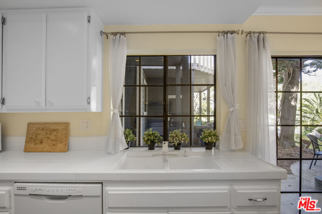 8171 Racepoint Drive, Unit 104 Huntington Beach, CA 92646 - Photo 8 of 31