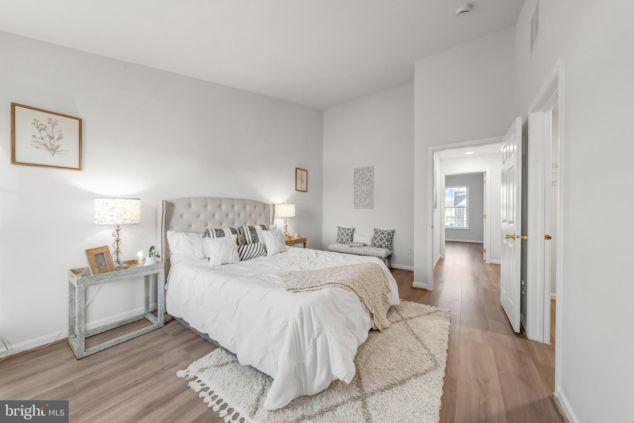 42790 Nations Street Chantilly, VA 20152 - Photo 25 of 40 a bedroom with a bed and a lamp
