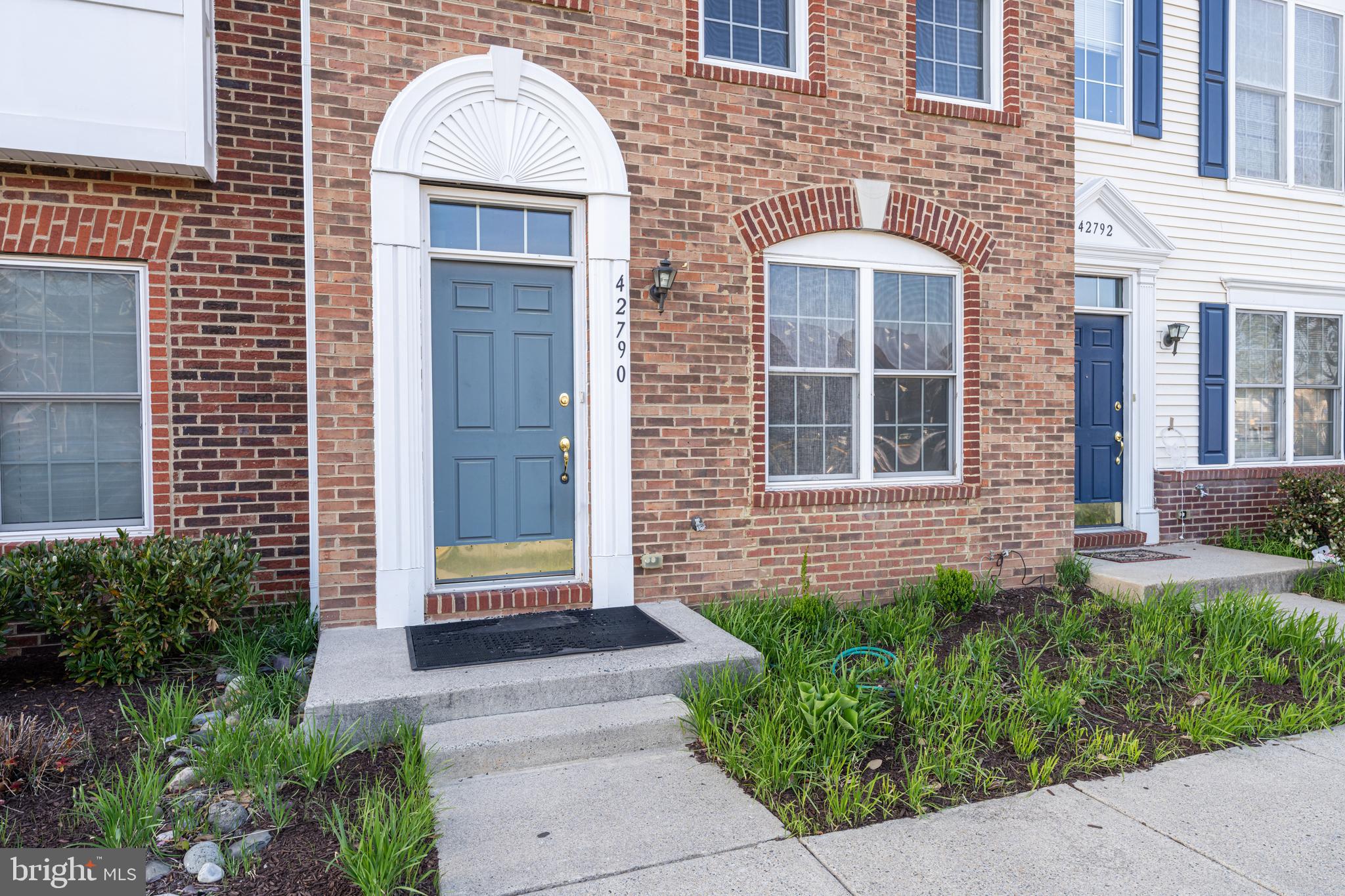 42790 Nations Street Chantilly, VA 20152 - Photo 8 of 40 a front view of a house having yard