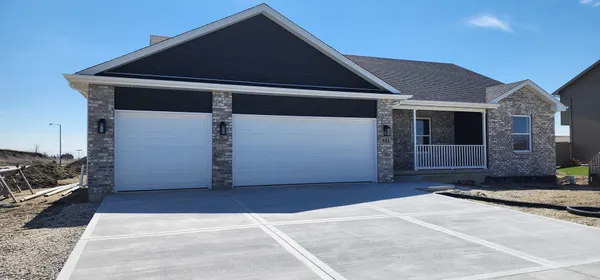 $359,900 | 533 Carriage Court, Dwight, IL 60420