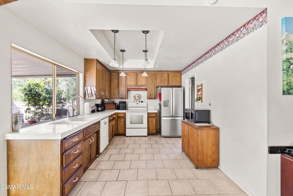 884 Bennett Street Simi Valley, CA 93065 - Photo 9 of 26