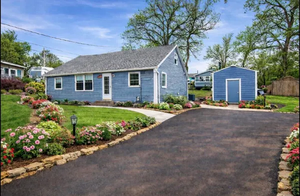 $279,900 | 33737 South Lakeshore Drive, Burlington, WI 53105