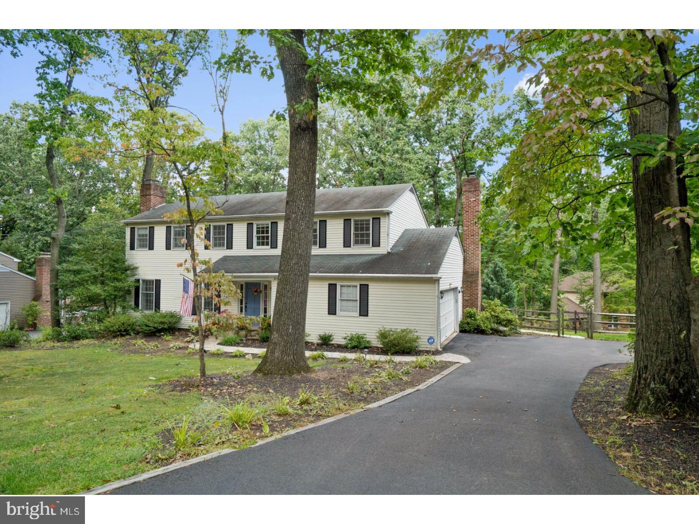 699 Forest Road Wayne, PA 19087 - Photo 23 of 25 Driveway