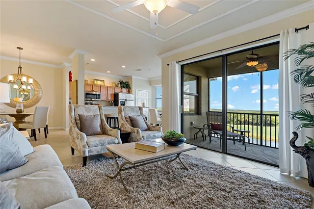 $2,295 | 7015 River Hammock Drive, Unit 405, Bradenton, FL 34212