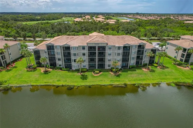 $2,295 | 7015 River Hammock Drive, Unit 405, Bradenton, FL 34212