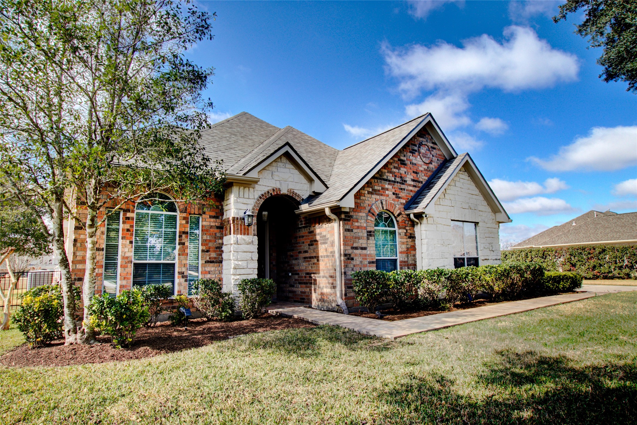 3327 River Bend Drive Rosenberg, TX 77471 - Photo 3 of 33 a front view of a house with garden
