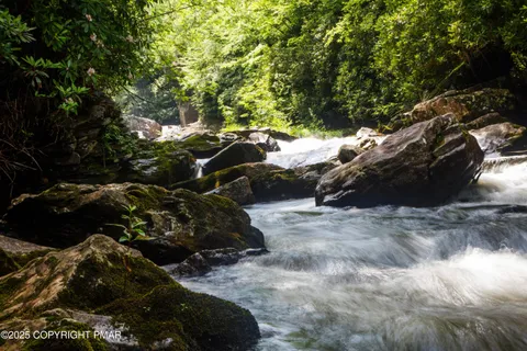 $850,000 | 614 Graystones Jeras Road, Albrightsville, PA 18210