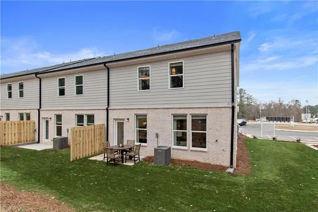 a view of a house with backyard and porch