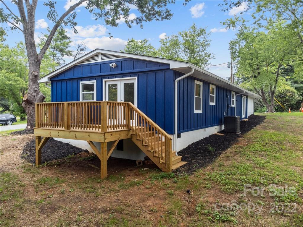 435 Thermal View Drive Tryon, NC 28782 - Photo 2 of 37