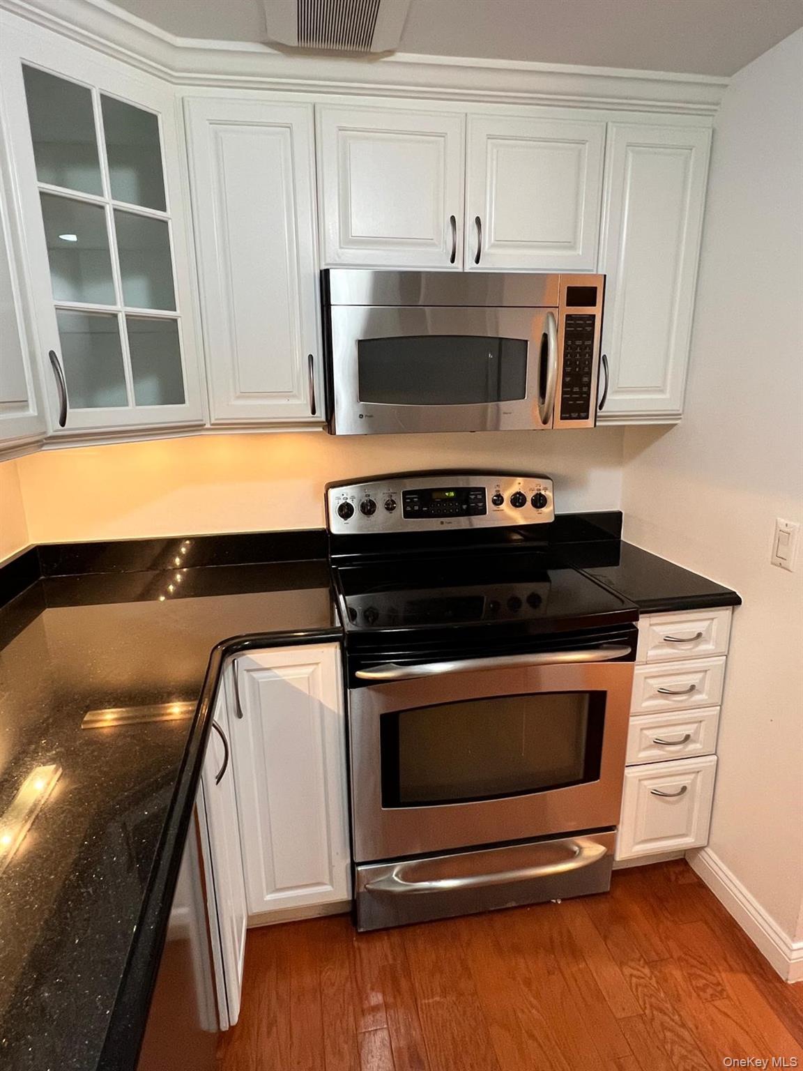 100 Cutter Mill Road, Unit 4H Great Neck, NY 11021 - Photo 15 of 27