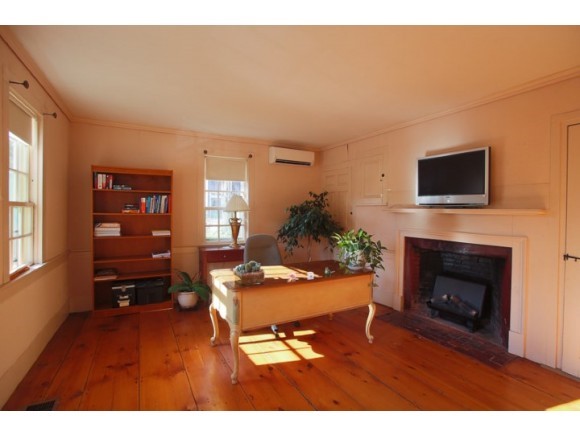 129 Thornton Road New Boston, NH 03070 - Photo 22 of 36