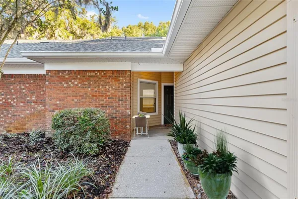 a view of a pathway with a house