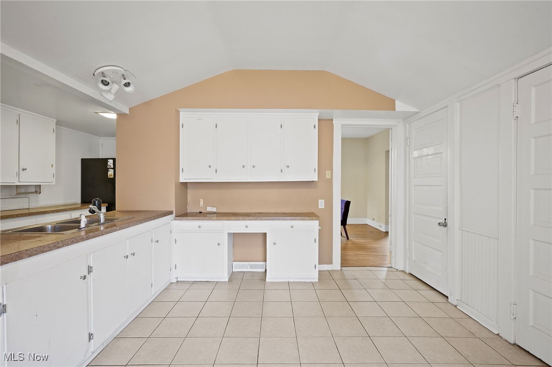 1796 South Green Road Cleveland, OH 44121 - Photo 12 of 35