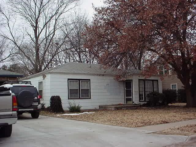 a view of a car park in front of house