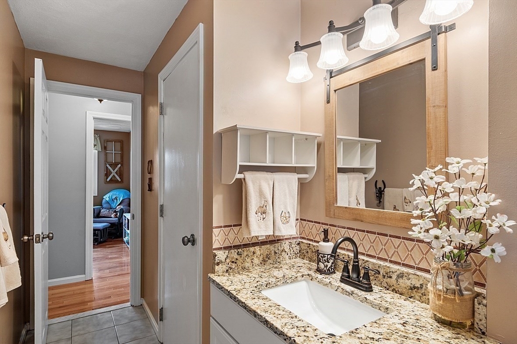110 Rolling Ridge Lane Methuen, MA 01844 - Photo 17 of 42 Gallery Image 17