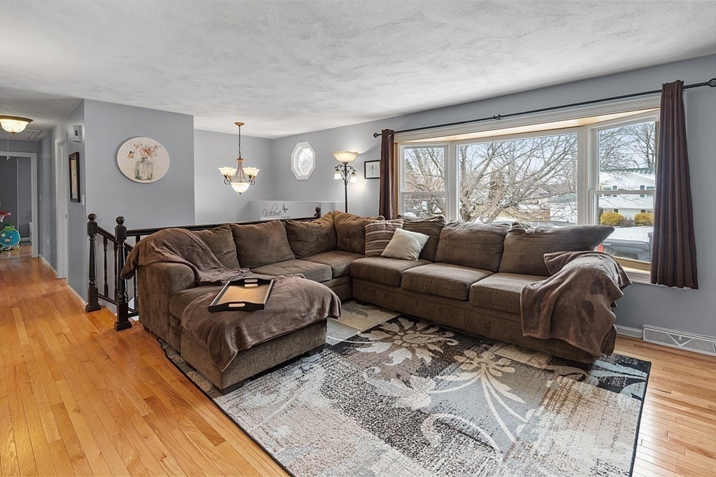 110 Rolling Ridge Lane Methuen, MA 01844 - Photo 3 of 42 Gallery Image 3