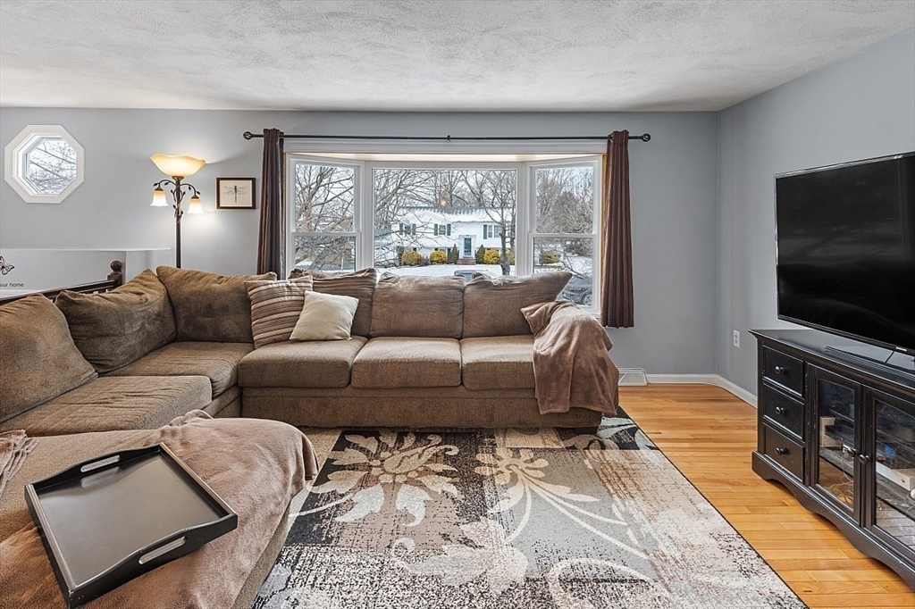 110 Rolling Ridge Lane Methuen, MA 01844 - Photo 4 of 42 Gallery Image 4