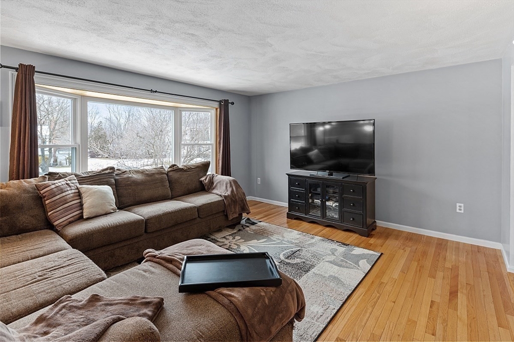 110 Rolling Ridge Lane Methuen, MA 01844 - Photo 5 of 42 Gallery Image 5
