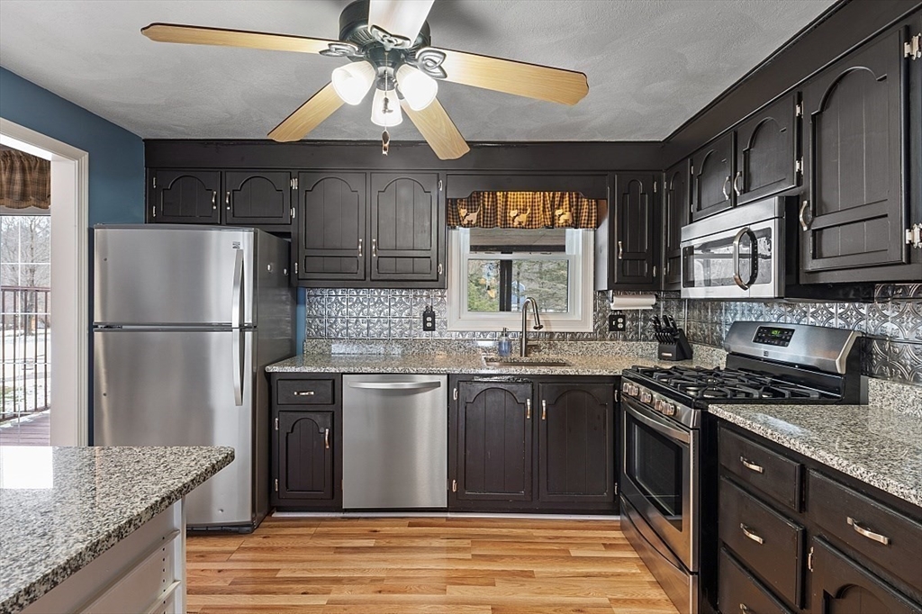 110 Rolling Ridge Lane Methuen, MA 01844 - Photo 8 of 42 Gallery Image 8