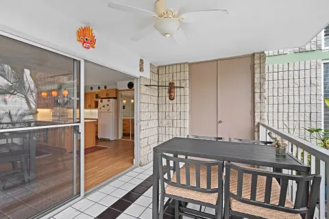 a view of livingroom with furniture and ceiling fan