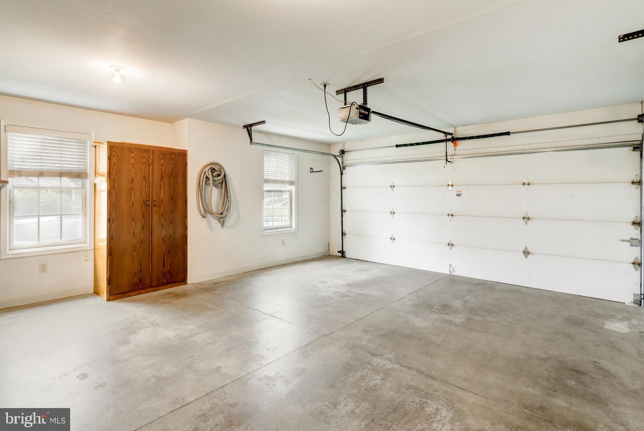 749 Heather Ridge Manheim, PA 17545 - Photo 36 of 57 Garage