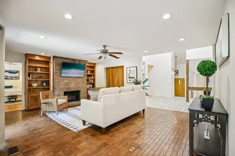 $899,900 | 73 Concord Park West, Nashville, TN 37205