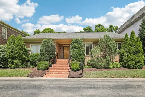 $899,900 | 73 Concord Park West, Nashville, TN 37205