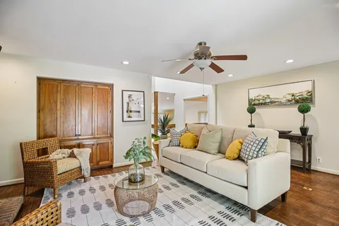 $899,900 | 73 Concord Park West, Nashville, TN 37205