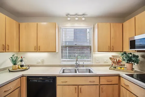 $899,900 | 73 Concord Park West, Nashville, TN 37205