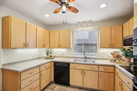 $899,900 | 73 Concord Park West, Nashville, TN 37205