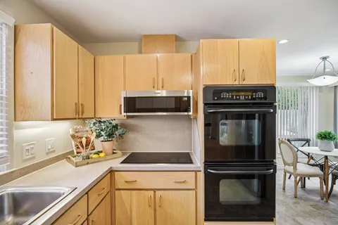 $899,900 | 73 Concord Park West, Nashville, TN 37205