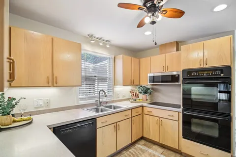 $899,900 | 73 Concord Park West, Nashville, TN 37205