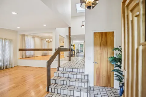 $899,900 | 73 Concord Park West, Nashville, TN 37205