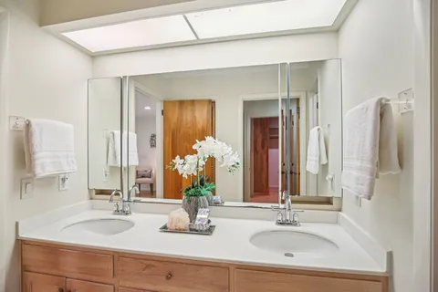 $899,900 | 73 Concord Park West, Nashville, TN 37205