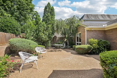 $899,900 | 73 Concord Park West, Nashville, TN 37205