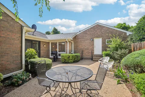 $899,900 | 73 Concord Park West, Nashville, TN 37205