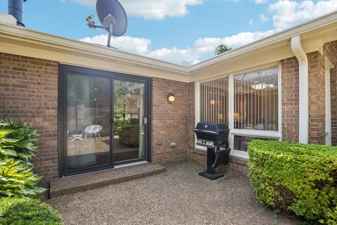 $899,900 | 73 Concord Park West, Nashville, TN 37205