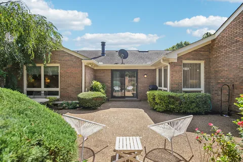 $899,900 | 73 Concord Park West, Nashville, TN 37205