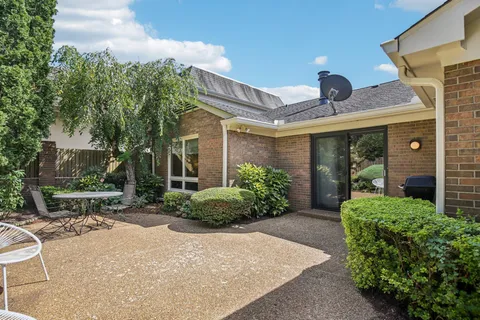 $899,900 | 73 Concord Park West, Nashville, TN 37205