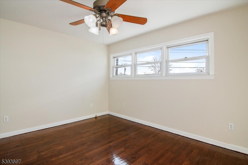 301 Riverview Road Pompton Lakes, NJ 07442 - Photo 11 of 33