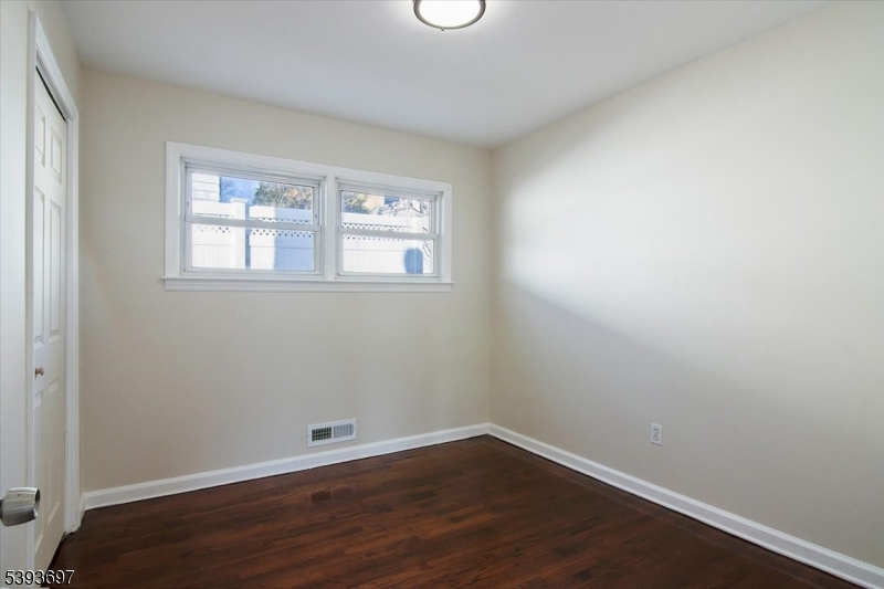 301 Riverview Road Pompton Lakes, NJ 07442 - Photo 14 of 33