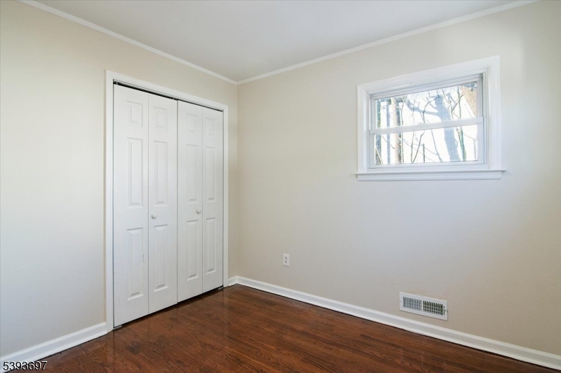 301 Riverview Road Pompton Lakes, NJ 07442 - Photo 17 of 33